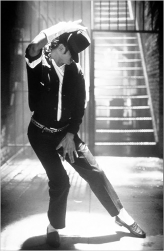 The King of Pop in his signature pose